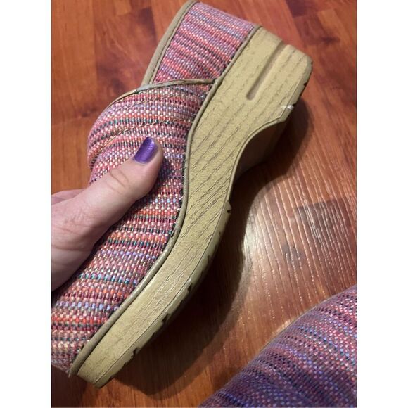 DANSKO Canvas Pro Red Textured clogs size 38/ us size 8. - Picture 14 of 15